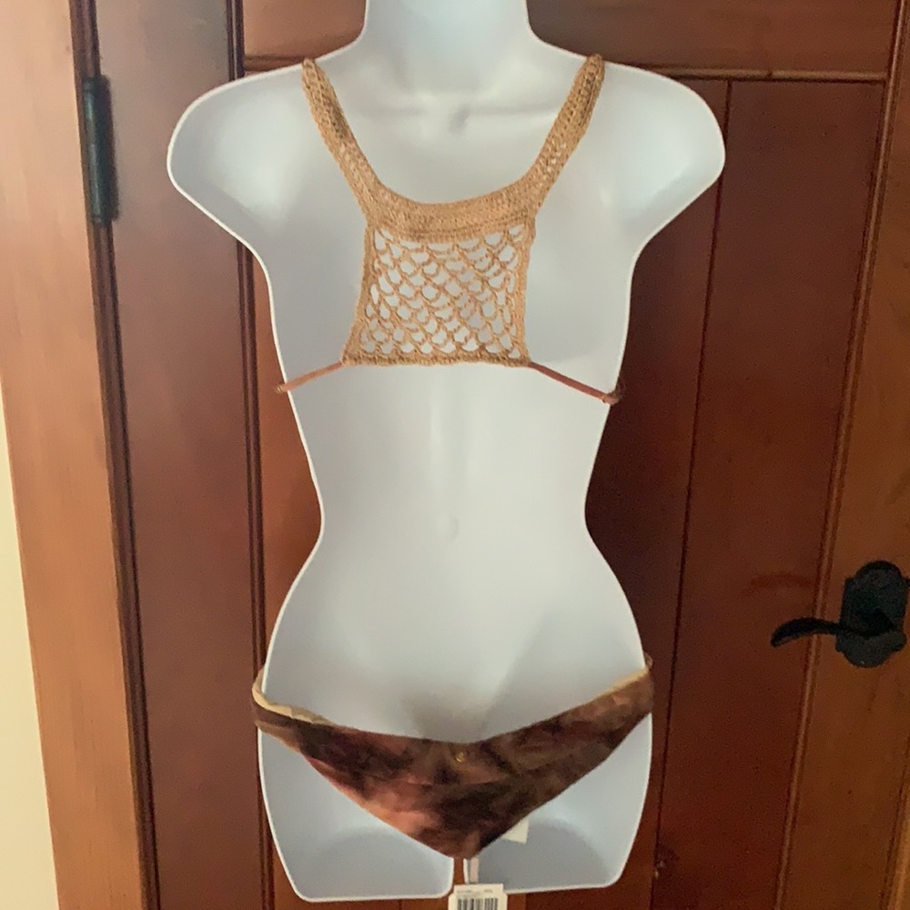 Swimsuit - Picture 3 of 4